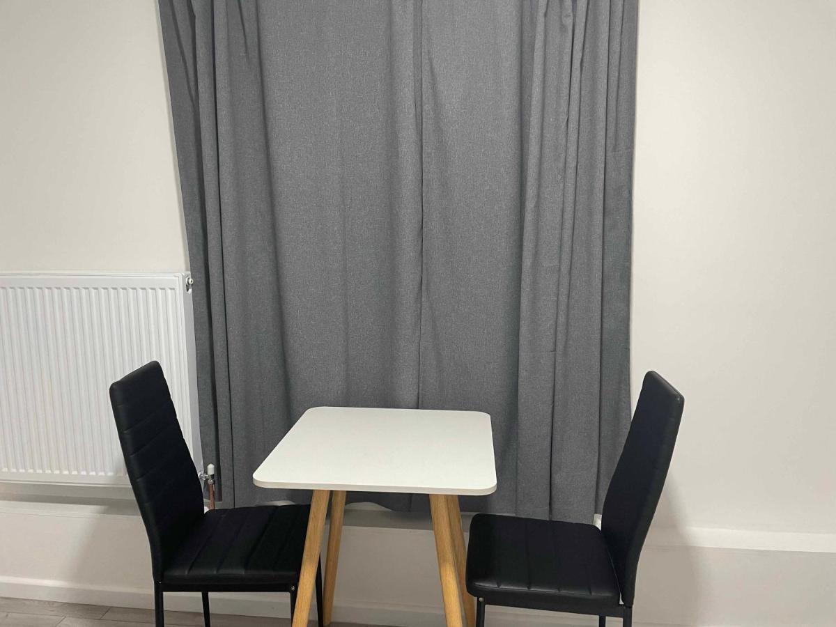 Studio Flat Private Bathroom Wc And Kitchenette London Exterior photo